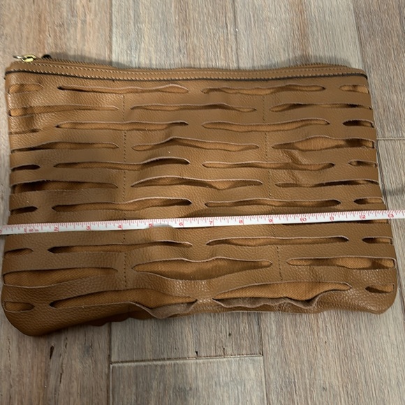 ROMYGOLD Leather clutch signature ROMYGOLD “slash" leather clutch tan color - Picture 12 of 14